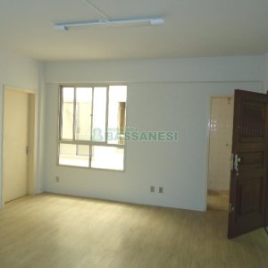 Sala com 21m², no bairro Centro em Caxias do Sul para Alugar