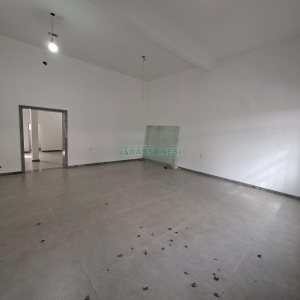 Loja com 140m², 1 vaga, no bairro Pio X em Caxias do Sul para Alugar