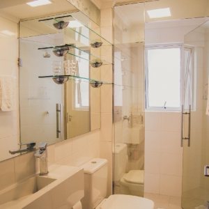 Apto Mobiliado com 64m², 2 dormitórios, 2 vagas, no bairro Petrópolis em Caxias do Sul para Alugar