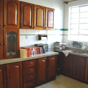 Casa Comercial com 400m², 4 dormitórios, 2 vagas, no bairro Centro em Caxias do Sul para Alugar