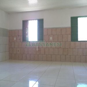 Casa com 63m², 2 dormitórios, 1 vaga, no bairro Planalto em Caxias do Sul para Comprar