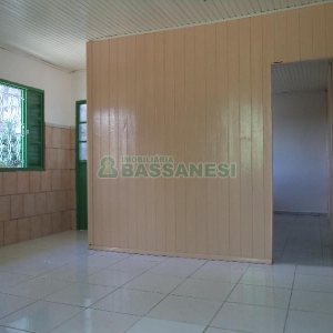 Casa com 63m², 2 dormitórios, 1 vaga, no bairro Planalto em Caxias do Sul para Comprar