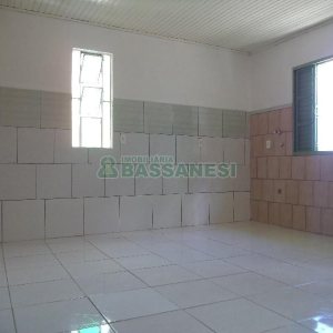 Casa com 63m², 2 dormitórios, 1 vaga, no bairro Planalto em Caxias do Sul para Comprar