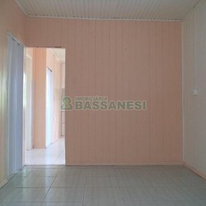 Casa com 63m², 2 dormitórios, 1 vaga, no bairro Planalto em Caxias do Sul para Comprar
