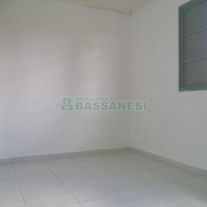 Casa com 63m², 2 dormitórios, 1 vaga, no bairro Planalto em Caxias do Sul para Comprar