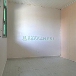 Casa com 63m², 2 dormitórios, 1 vaga, no bairro Planalto em Caxias do Sul para Comprar
