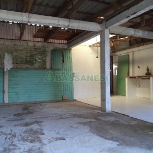 Casa com 63m², 2 dormitórios, 1 vaga, no bairro Planalto em Caxias do Sul para Comprar