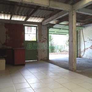 Casa com 63m², 2 dormitórios, 1 vaga, no bairro Planalto em Caxias do Sul para Comprar