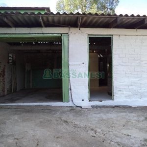 Casa com 63m², 2 dormitórios, 1 vaga, no bairro Planalto em Caxias do Sul para Comprar