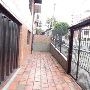 Casa com 265m², 4 dormitórios, 1 vaga, no bairro Panazzolo em Caxias do Sul para Comprar
