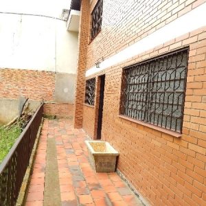 Casa com 265m², 4 dormitórios, 1 vaga, no bairro Panazzolo em Caxias do Sul para Comprar