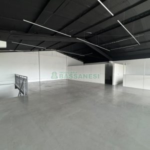 Loja com 360m², no bairro Esplanada em Caxias do Sul para Alugar