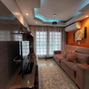 Sobrado com 126m², 3 dormitórios, 1 vaga, no bairro Jardim América em Caxias do Sul para Comprar