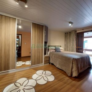 Sobrado com 126m², 3 dormitórios, 1 vaga, no bairro Jardim América em Caxias do Sul para Comprar