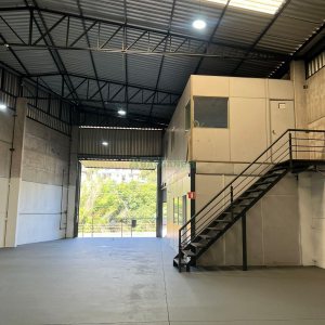 Pavilhão com 390m², no bairro Marechal Floriano em Caxias do Sul para Alugar