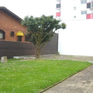 Casa Comercial com 500m², 5 dormitórios, 1 vaga, no bairro Centro em Caxias do Sul para Comprar