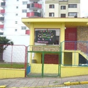 Casa Comercial com 500m², 5 dormitórios, 1 vaga, no bairro Centro em Caxias do Sul para Comprar