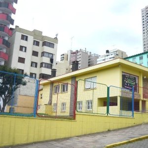 Casa Comercial com 500m², 5 dormitórios, 1 vaga, no bairro Centro em Caxias do Sul para Comprar
