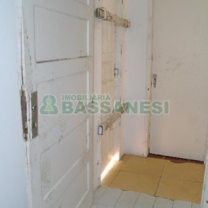 Casa Comercial com 500m², 5 dormitórios, 1 vaga, no bairro Centro em Caxias do Sul para Comprar
