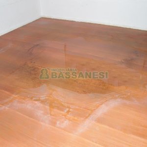 Casa Comercial com 500m², 5 dormitórios, 1 vaga, no bairro Centro em Caxias do Sul para Comprar