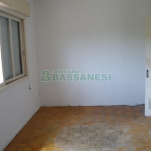 Casa Comercial com 500m², 5 dormitórios, 1 vaga, no bairro Centro em Caxias do Sul para Comprar