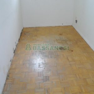 Casa Comercial com 500m², 5 dormitórios, 1 vaga, no bairro Centro em Caxias do Sul para Comprar