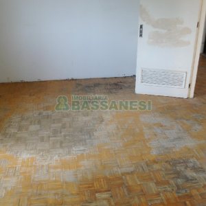 Casa Comercial com 500m², 5 dormitórios, 1 vaga, no bairro Centro em Caxias do Sul para Comprar