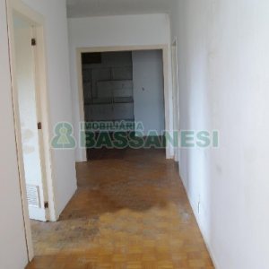 Casa Comercial com 500m², 5 dormitórios, 1 vaga, no bairro Centro em Caxias do Sul para Comprar