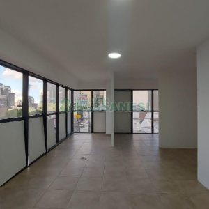 Sala com 73m², 2 vagas, no bairro São Pelegrino em Caxias do Sul para Comprar