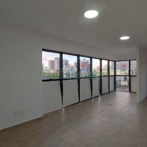 Sala com 73m², 2 vagas, no bairro São Pelegrino em Caxias do Sul para Comprar