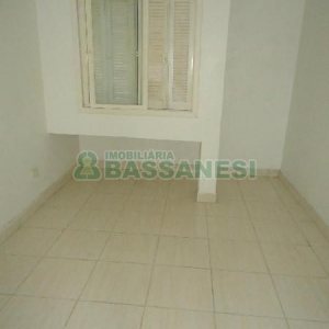 Casa com 82m², 2 dormitórios, 1 vaga, no bairro Universitário em Caxias do Sul para Alugar