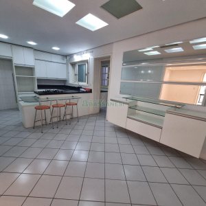 Apartamento com 120m², 3 dormitórios, 2 vagas, no bairro Pio X em Caxias do Sul para Alugar