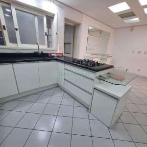 Apartamento com 120m², 3 dormitórios, 2 vagas, no bairro Pio X em Caxias do Sul para Alugar