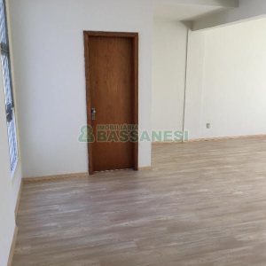 Sala com 60m², no bairro Centro em Caxias do Sul para Alugar