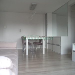 Apto Mobiliado com 75m², 2 dormitórios, 2 vagas, no bairro Cinqüentenário em Caxias do Sul para Comprar