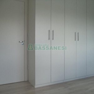 Apto Mobiliado com 75m², 2 dormitórios, 2 vagas, no bairro Cinqüentenário em Caxias do Sul para Comprar