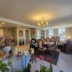 Apartamento com 190m², 3 dormitórios, 2 vagas, no bairro Centro em Caxias do Sul para Comprar