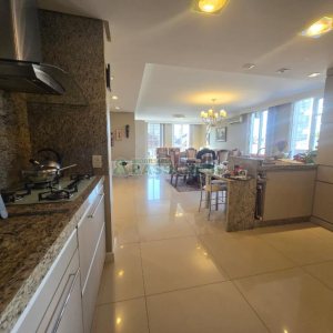 Apartamento com 190m², 3 dormitórios, 2 vagas, no bairro Centro em Caxias do Sul para Comprar