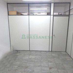 Loja com 130m², no bairro Cinqüentenário em Caxias do Sul para Alugar