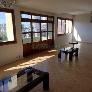 Apto Mobiliado com 236m², 3 dormitórios, 2 vagas, no bairro Centro em Caxias do Sul para Comprar