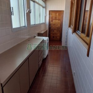 Apto Mobiliado com 236m², 3 dormitórios, 2 vagas, no bairro Centro em Caxias do Sul para Comprar