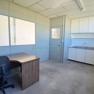 Pavilhão com 210m², no bairro Floresta em Caxias do Sul para Alugar