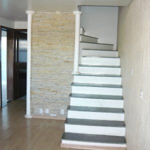 Sobrado com 101m², 3 dormitórios, 1 vaga, no bairro Treviso em Caxias do Sul para Comprar