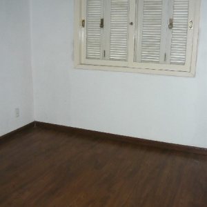 Sobrado com 101m², 3 dormitórios, 1 vaga, no bairro Treviso em Caxias do Sul para Comprar