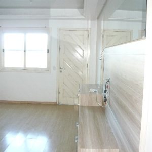 Sobrado com 101m², 3 dormitórios, 1 vaga, no bairro Treviso em Caxias do Sul para Comprar