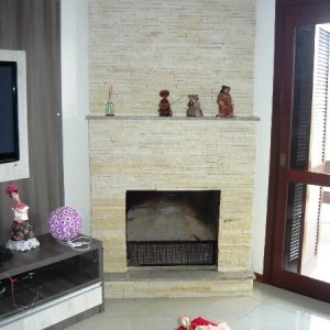 Casa com 353m², 4 dormitórios, 3 vagas, no bairro Mariland em Caxias do Sul para Comprar