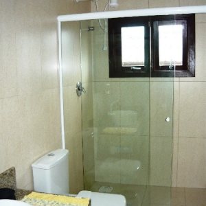 Casa com 353m², 4 dormitórios, 3 vagas, no bairro Mariland em Caxias do Sul para Comprar