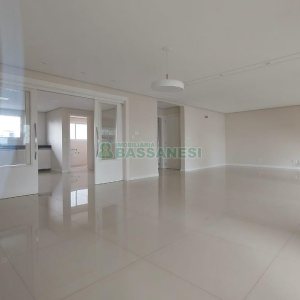 Apartamento com 190m², 3 dormitórios, 4 vagas, no bairro Centro em Caxias do Sul para Comprar
