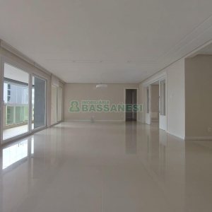 Apartamento com 190m², 3 dormitórios, 4 vagas, no bairro Centro em Caxias do Sul para Comprar