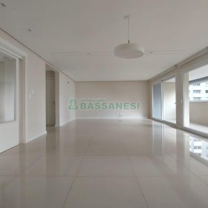 Apartamento com 190m², 3 dormitórios, 4 vagas, no bairro Centro em Caxias do Sul para Comprar